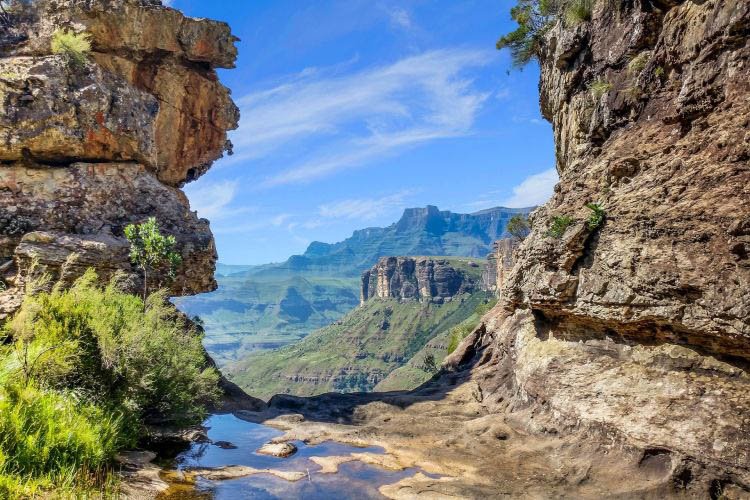 Landschaft Drakensberge Suedafrika