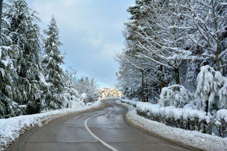 Strasse im Schnee